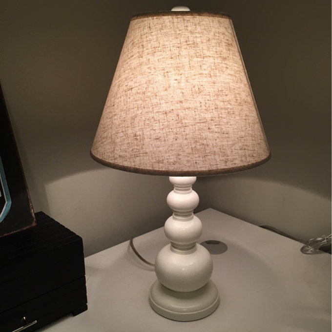 The Art of Subtle Illumination: Styling the Classic Empire Silhouette