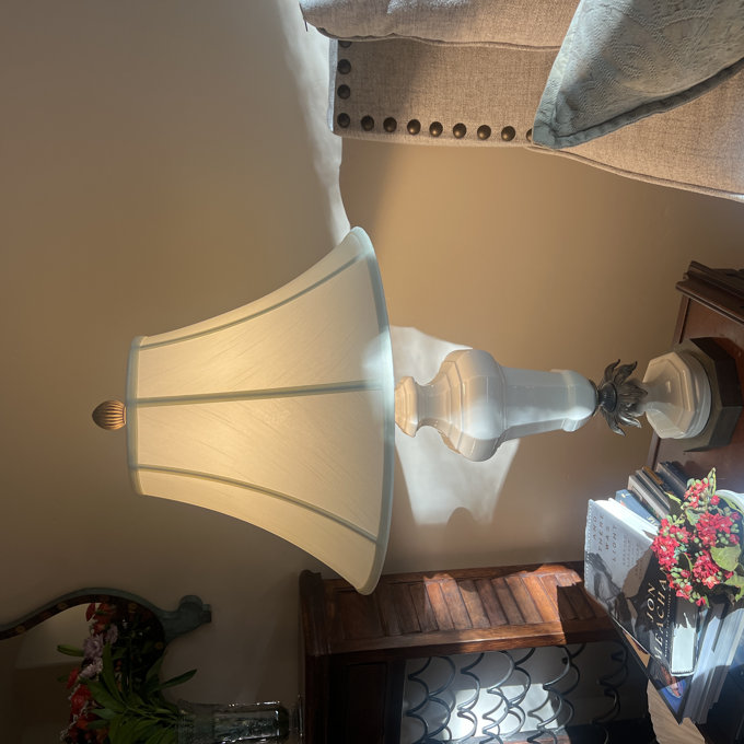 The Art of Curating Graceful Nightstand Silhouettes