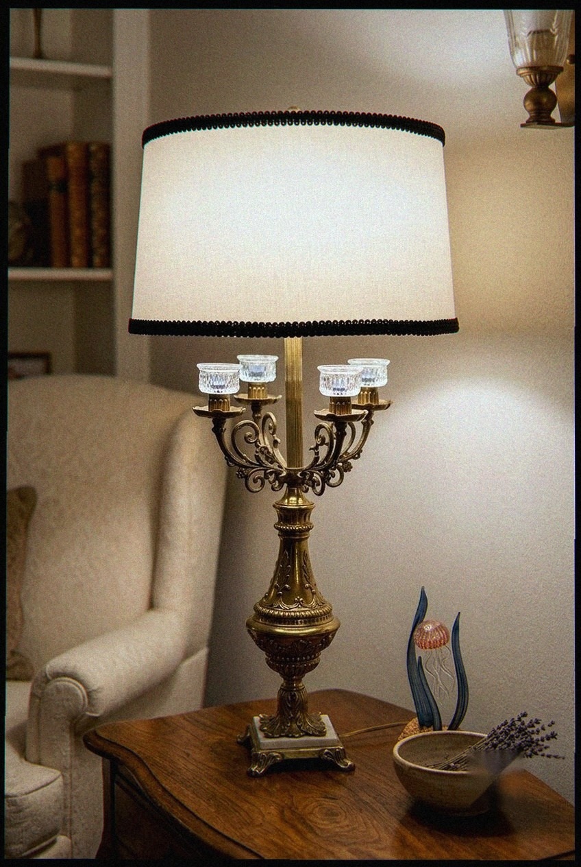 The Art of the Bedside Vignette: Soft Geometry and Natural Weaves