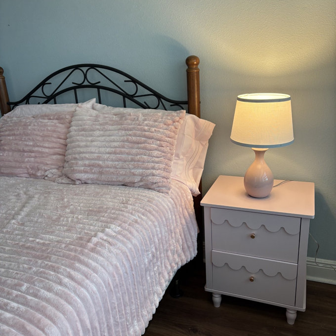 The Art of Restraint: Styling Serene Nightstands With Soft Pink Bedside Accents